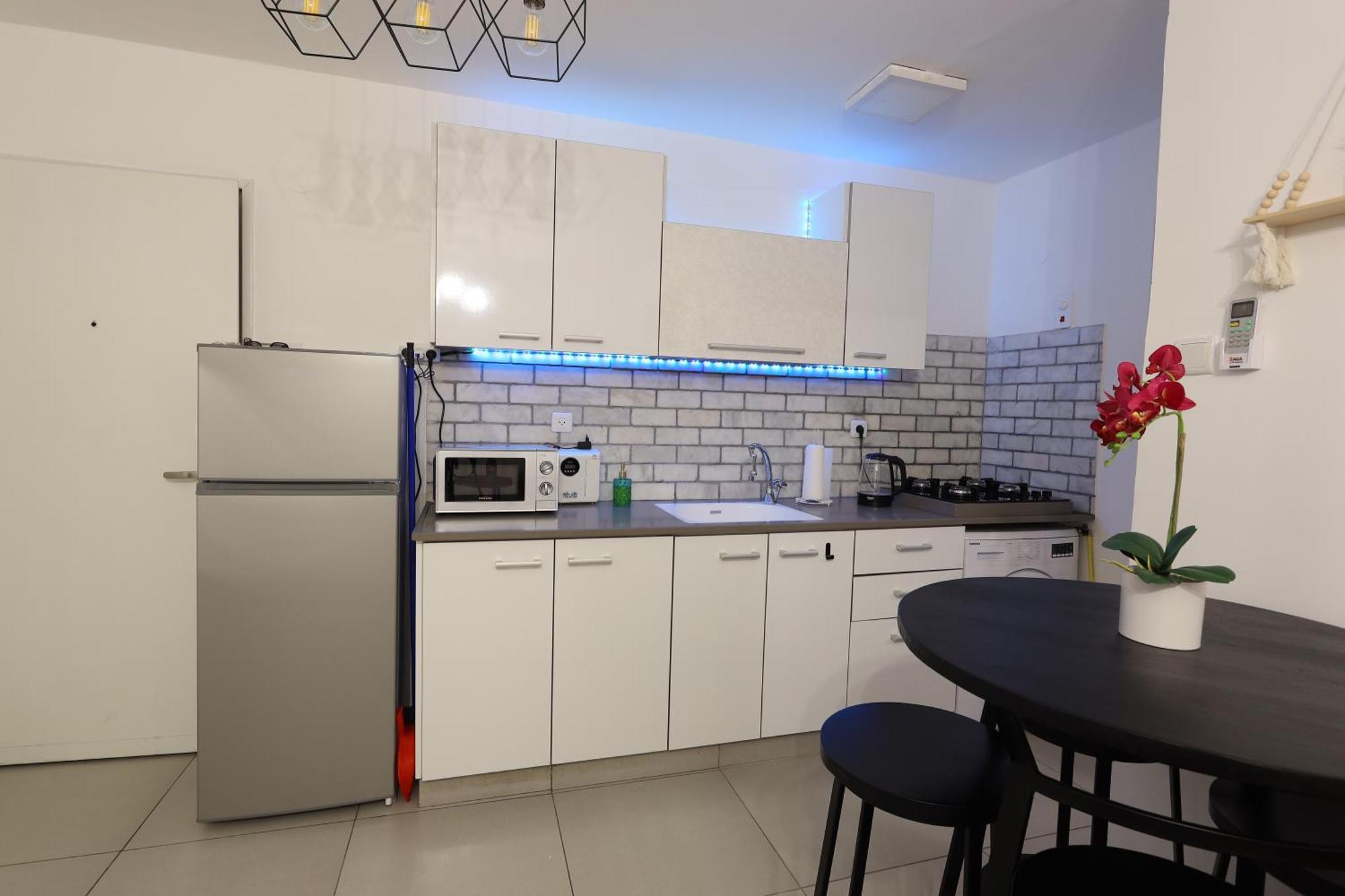 הטרקלין של שלמה. דירה יפה וחדשה 5 דקות נסיעה מהים *