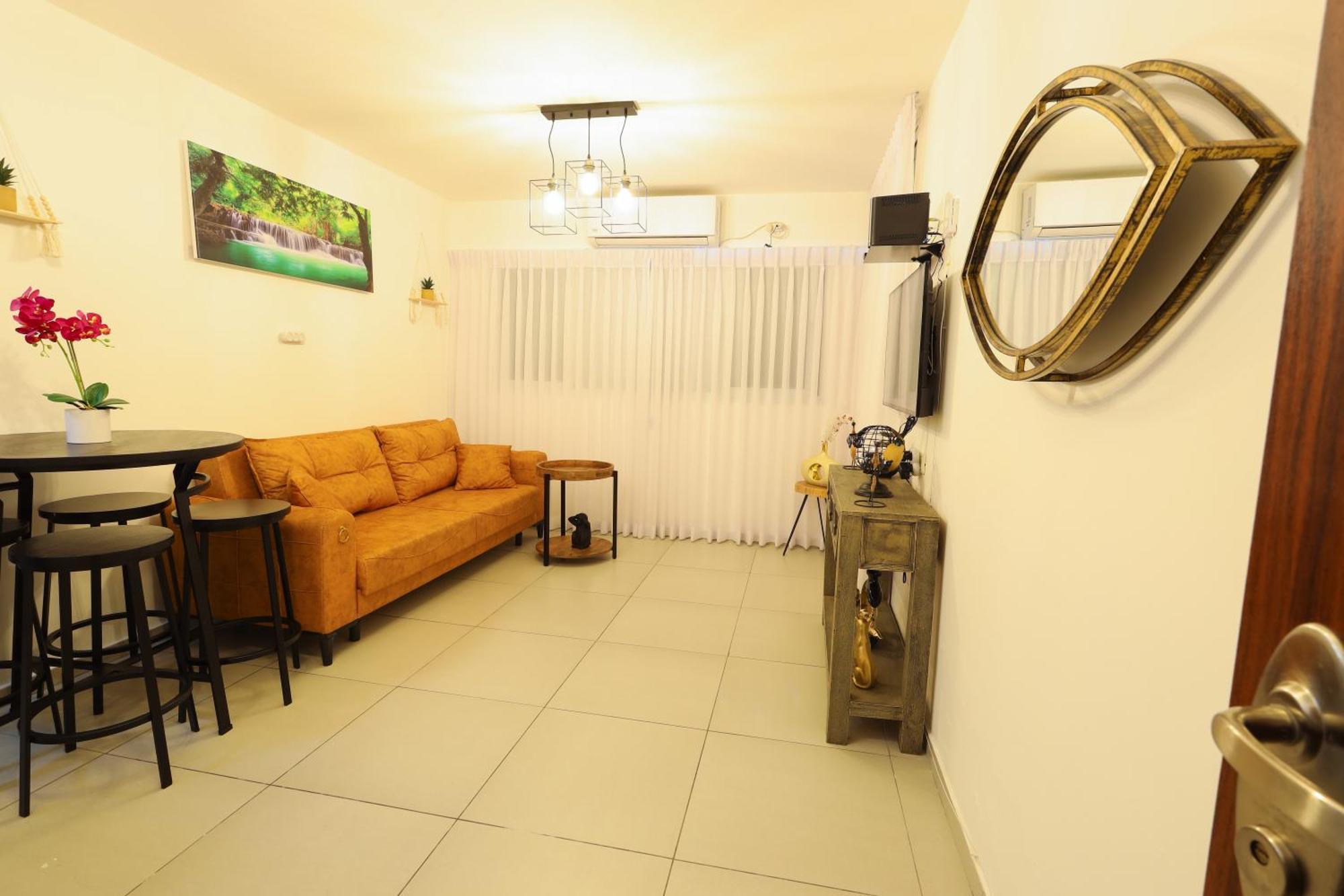 Apartment הטרקלין של שלמה. דירה יפה וחדשה 5 דקות נסיעה מהים